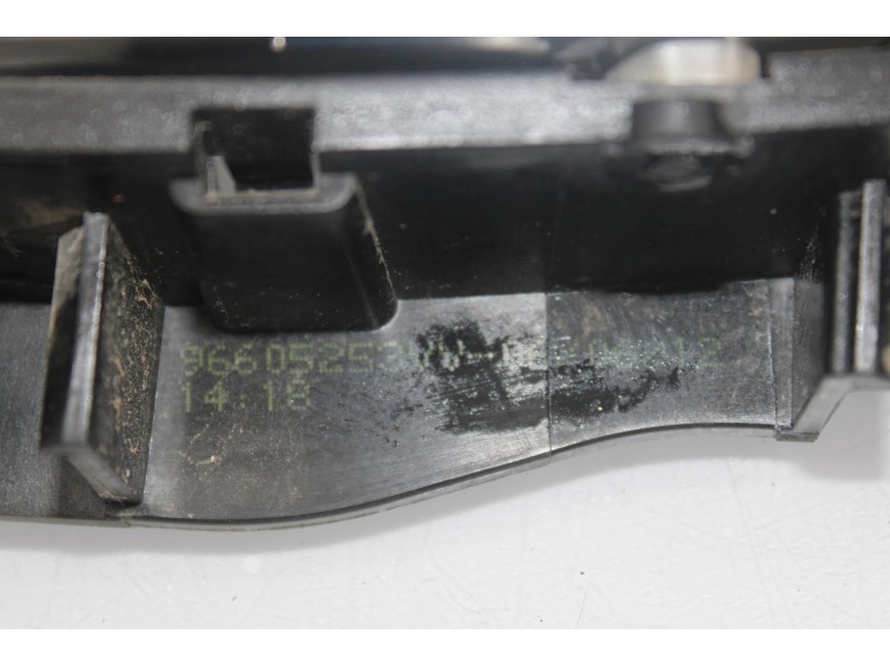 Recambio de maneta interior delantera derecha para peugeot 208 active referencia OEM IAM 96605253VV  