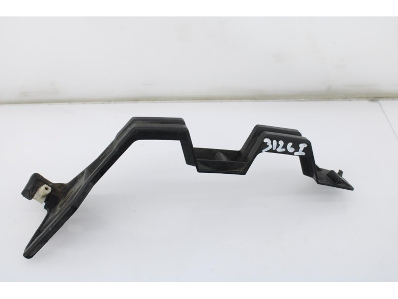 Recambio de molduras delanteras para land rover discovery (...) v6 td se referencia OEM IAM DPN500031  