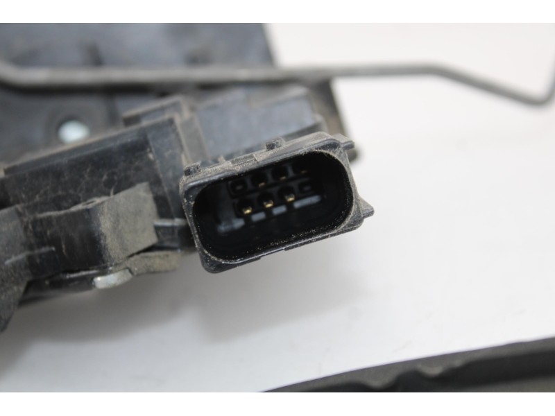 Recambio de cerradura puerta delantera derecha para opel corsa d corsavan referencia OEM IAM 13258274  