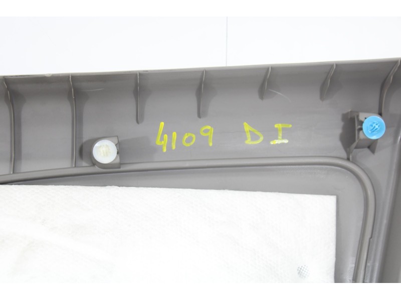 Recambio de guarnecido puerta delantera izquierda para mitsubishi grandis (na0w) 2.0 di-d inform referencia OEM IAM MR576081  