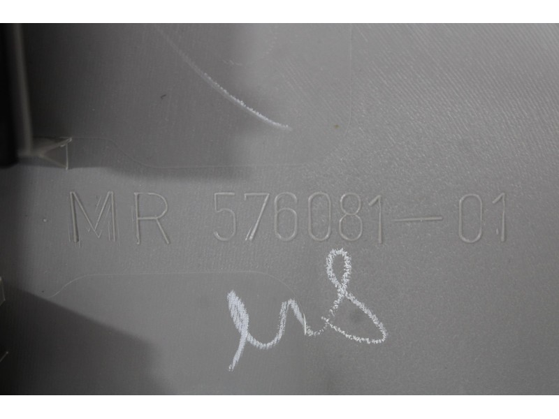 Recambio de guarnecido puerta delantera izquierda para mitsubishi grandis (na0w) 2.0 di-d inform referencia OEM IAM MR576081  