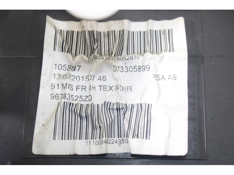 Recambio de guarnecido puerta delantera derecha para peugeot 208 access referencia OEM IAM 96763525ZD  