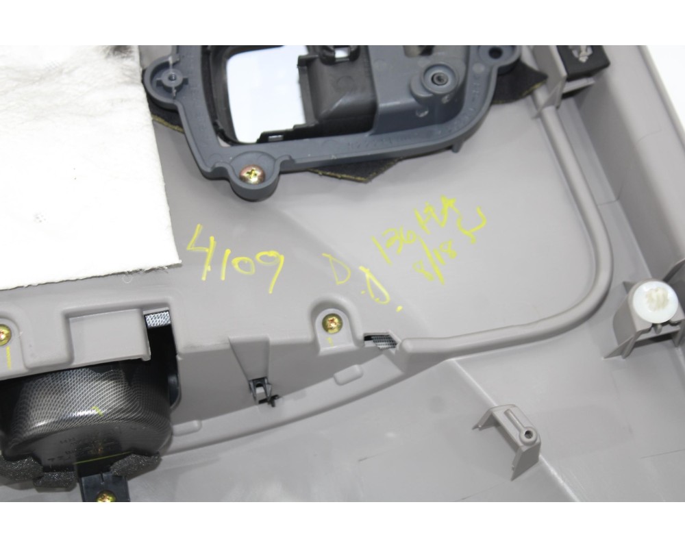 Recambio de guarnecido puerta trasera derecha para mitsubishi grandis (na0w) 2.0 di-d inform referencia OEM IAM 4109DER  