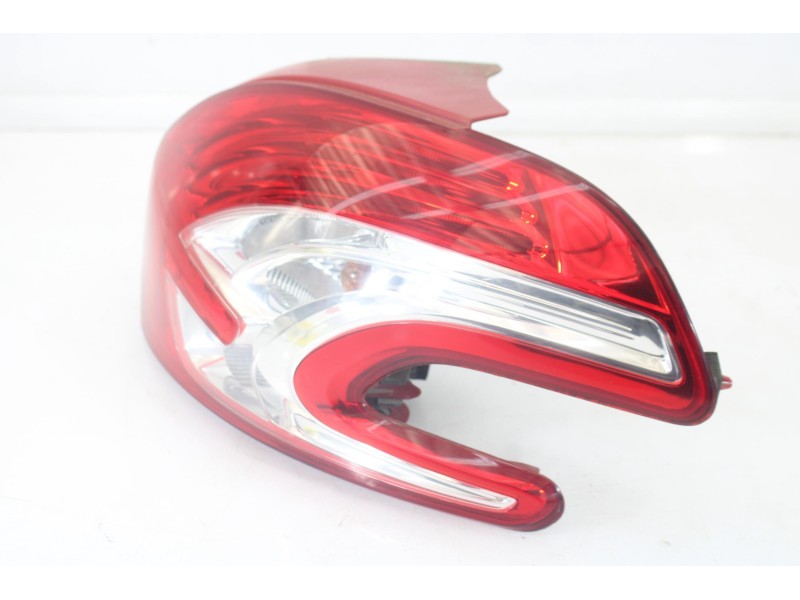 Recambio de piloto trasero derecho para peugeot 208 access referencia OEM IAM 9672628380  