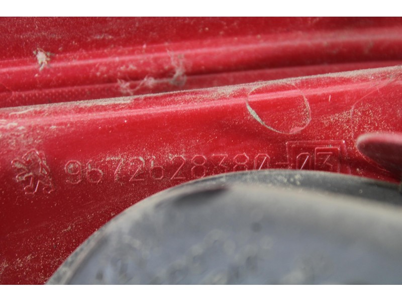 Recambio de piloto trasero derecho para peugeot 208 access referencia OEM IAM 9672628380  