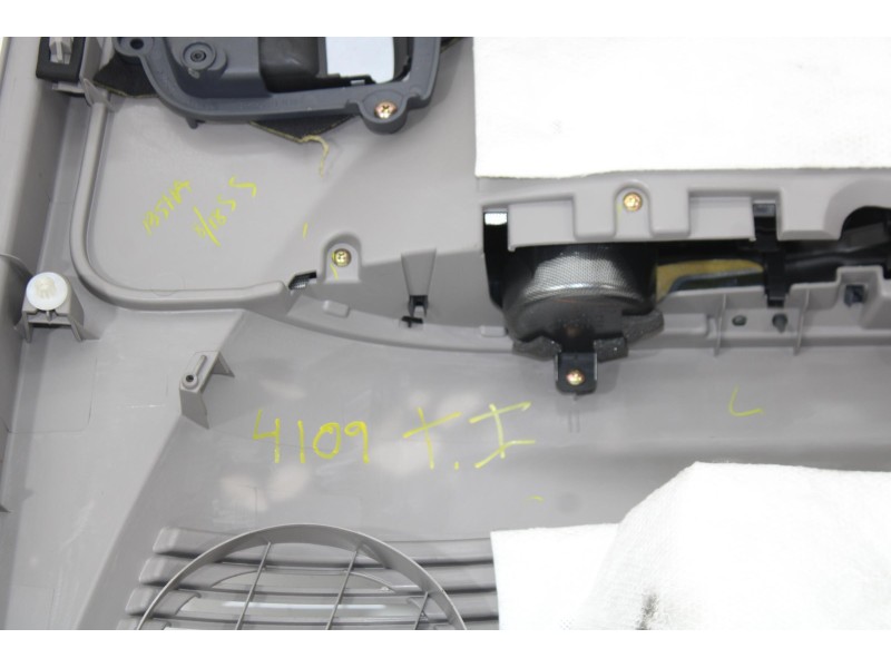 Recambio de guarnecido puerta trasera izquierda para mitsubishi grandis (na0w) 2.0 di-d inform referencia OEM IAM 4109TI  