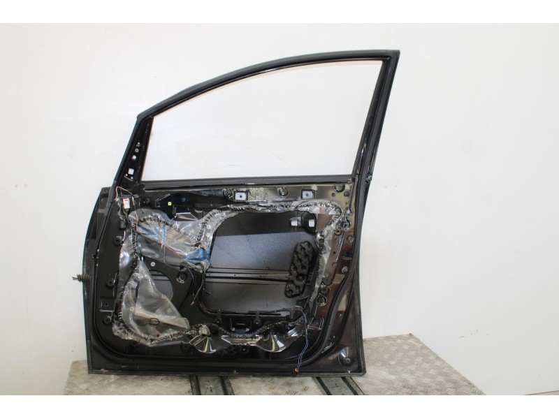 Recambio de puerta delantera derecha para mitsubishi grandis (na0w) 2.0 di-d inform referencia OEM IAM 4109NEGRO
