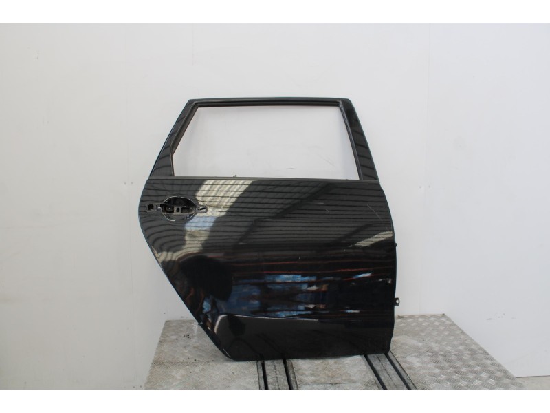 Recambio de puerta trasera derecha para mitsubishi grandis (na0w) 2.0 di-d inform referencia OEM IAM 4109NEGRO  