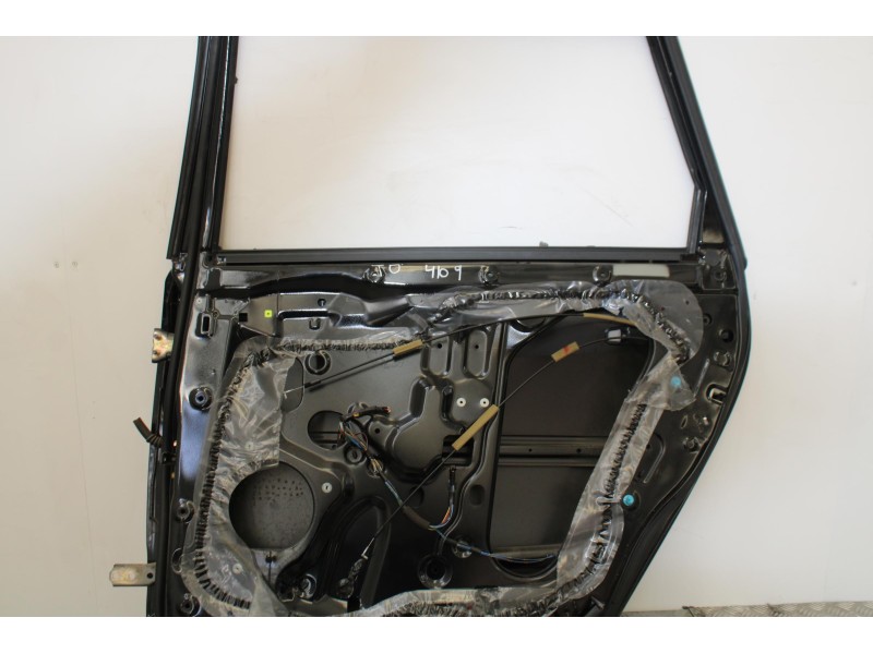 Recambio de puerta trasera derecha para mitsubishi grandis (na0w) 2.0 di-d inform referencia OEM IAM 4109NEGRO  