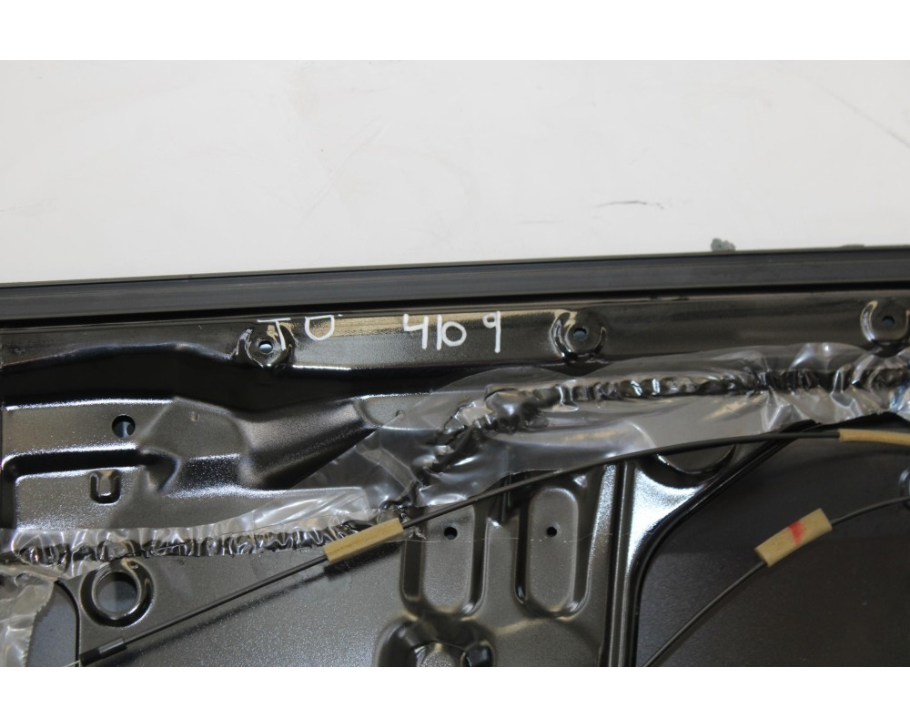 Recambio de puerta trasera derecha para mitsubishi grandis (na0w) 2.0 di-d inform referencia OEM IAM 4109NEGRO  