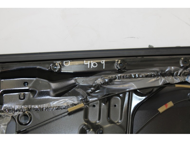 Recambio de puerta trasera derecha para mitsubishi grandis (na0w) 2.0 di-d inform referencia OEM IAM 4109NEGRO  