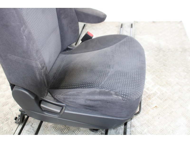 Recambio de asiento delantero derecho para mitsubishi grandis (na0w) 2.0 di-d inform referencia OEM IAM 4109TELANEGRA  