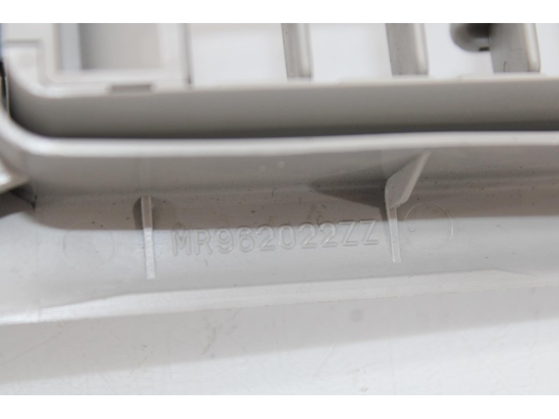 Recambio de luz interior para mitsubishi grandis (na0w) 2.0 di-d inform referencia OEM IAM MR9620222  