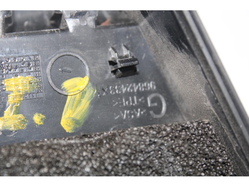 Recambio de moldura para peugeot 3008 active referencia OEM IAM 96842433XY  