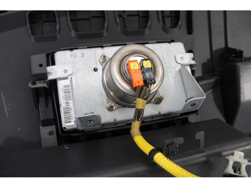 Recambio de salpicadero para toyota corolla verso (r1) 2.0 d-4d sol referencia OEM IAM 553020F010