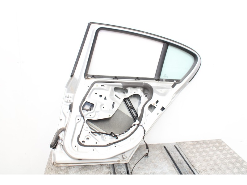 Recambio de puerta trasera derecha para bmw serie 1 berlina (e81/e87) 120d referencia OEM IAM 2392GRIS  