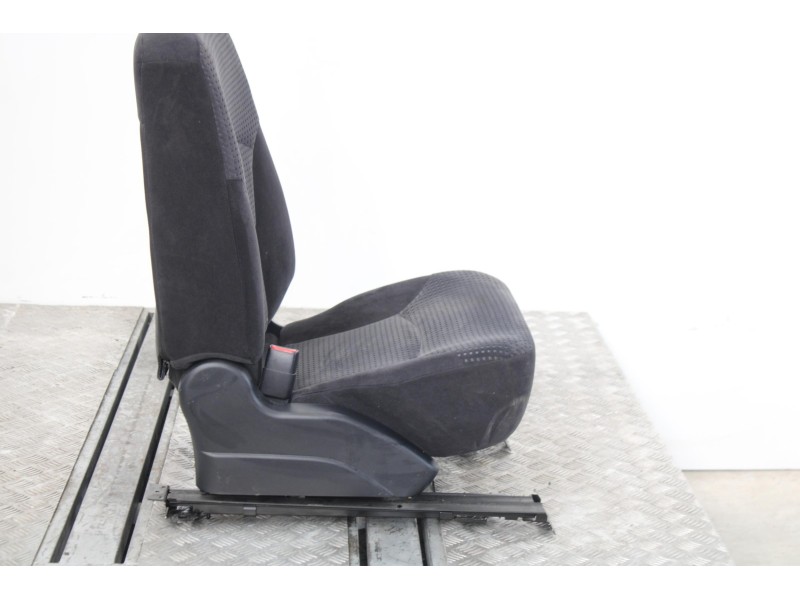 Recambio de asientos trasero izquierdo para mitsubishi grandis (na0w) 2.0 di-d inform referencia OEM IAM 4109TELANEGRA  