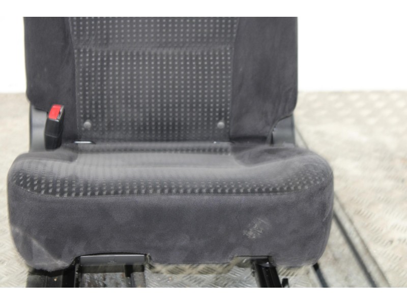 Recambio de asientos trasero izquierdo para mitsubishi grandis (na0w) 2.0 di-d inform referencia OEM IAM 4109TELANEGRA  