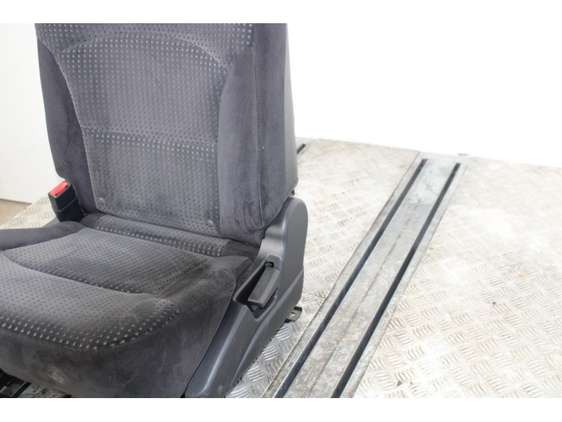 Recambio de asientos trasero izquierdo para mitsubishi grandis (na0w) 2.0 di-d inform referencia OEM IAM 4109TELANEGRA  