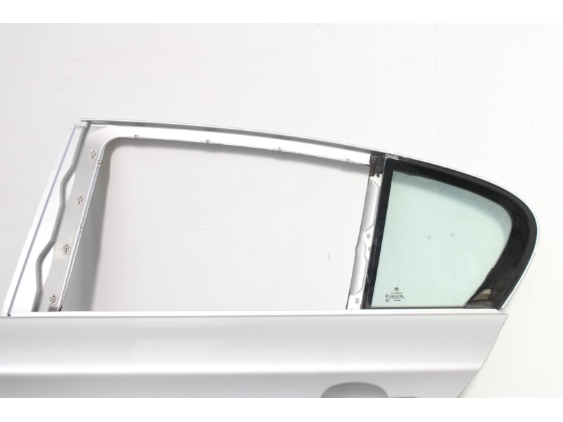 Recambio de puerta trasera izquierda para bmw serie 1 berlina (e81/e87) 120d referencia OEM IAM 2392T.I.GRIS  