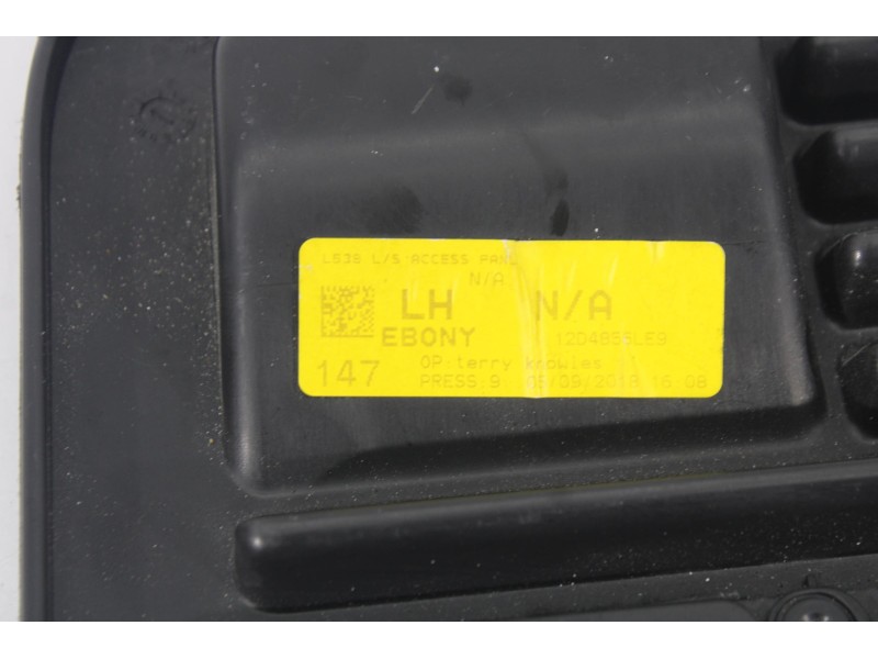 Recambio de plastico interior para land rover evoque hse referencia OEM IAM HJ3214K016CA  