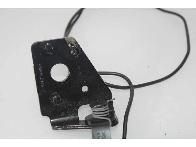 Recambio de anclaje cinturon trasero izquierdo para peugeot 308 sport referencia OEM IAM C8895E136  