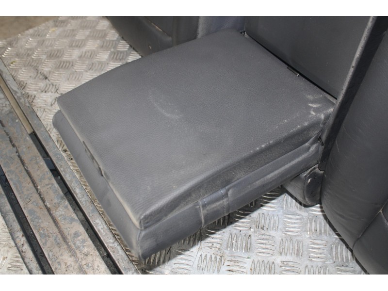 Recambio de asientos traseros para volkswagen touareg (7la) tdi v6 referencia OEM IAM 3124T  