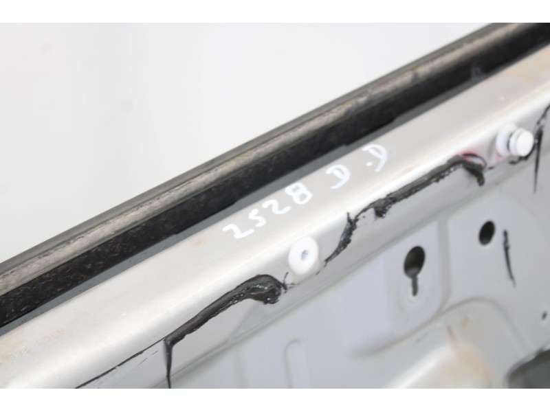 Recambio de puerta delantera derecha para jeep cherokee (kj) 2.8 crd limited referencia OEM IAM 2528D.D.  
