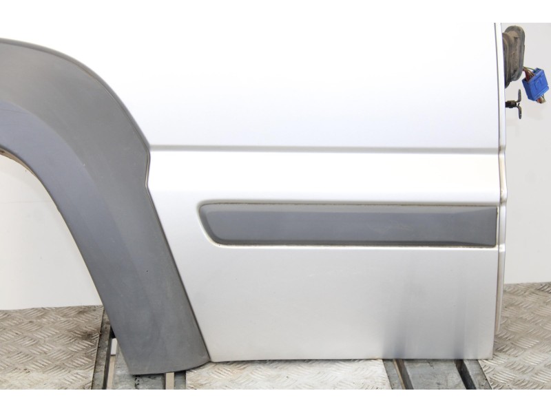 Recambio de puerta trasera derecha para jeep cherokee (kj) 2.8 crd limited referencia OEM IAM 2528T.I.PLATA  