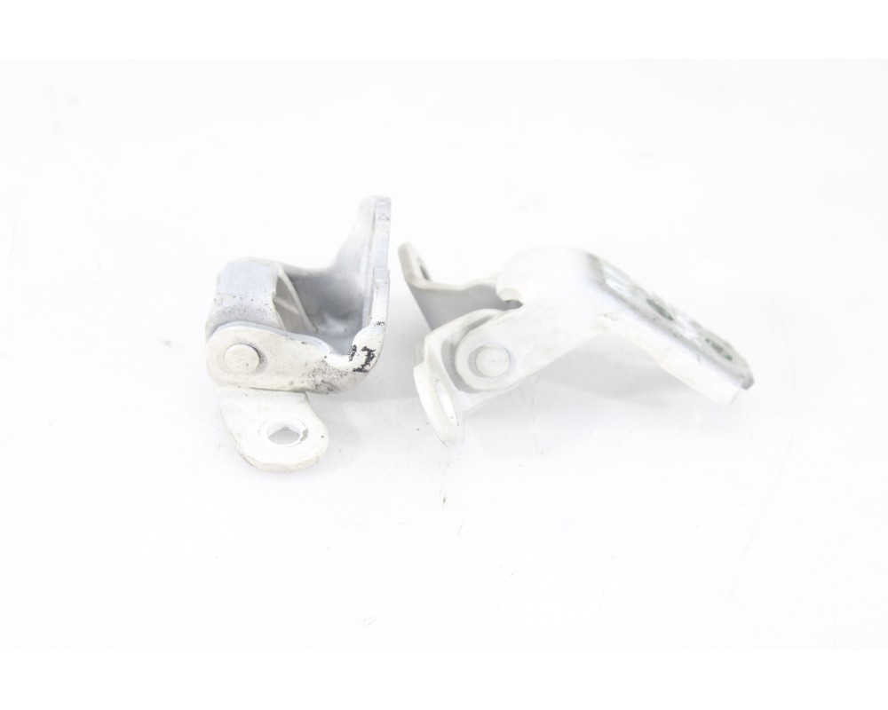 Recambio de bisagra puerta delantera izquierda para toyota auris active referencia OEM IAM 4464DI  