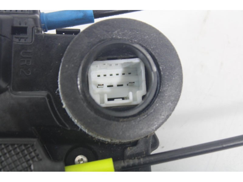 Recambio de cerradura puerta trasera derecha para toyota auris active referencia OEM IAM 4464TD  