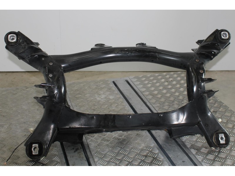 Recambio de puente trasero para bmw serie 1 lim. 5-trg. (f20) 116d referencia OEM IAM 6857722  