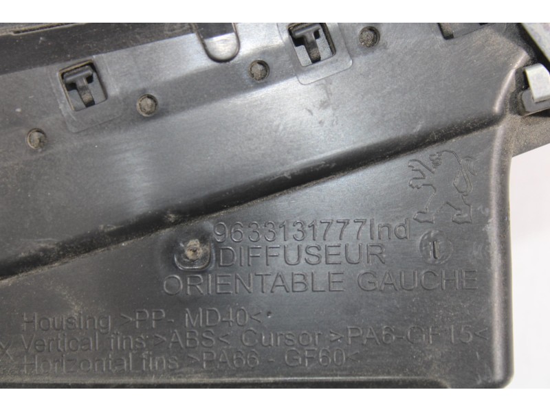 Recambio de rejilla aireadora para peugeot 2008 (--.2013) allure referencia OEM IAM 9633131777  