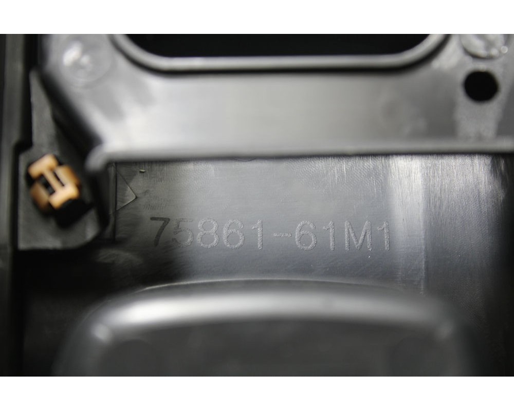 Recambio de consola central para suzuki sx4 club referencia OEM IAM 7585061M0  