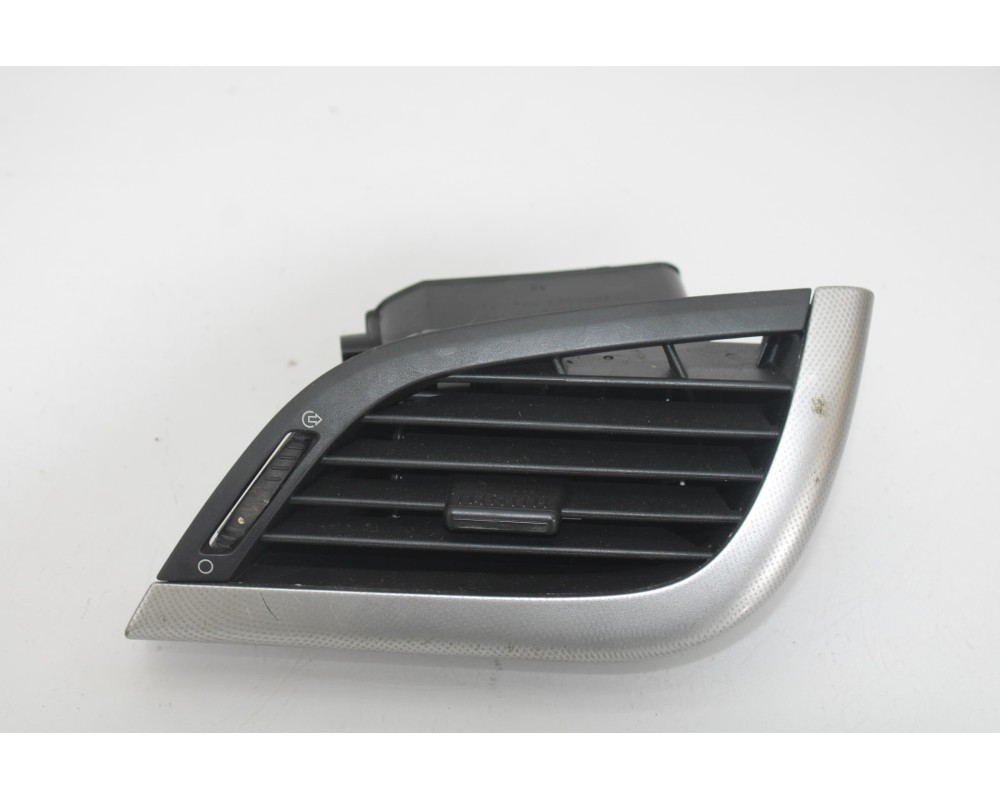 Recambio de rejilla aireadora para peugeot 207 1.6 16v hdi referencia OEM IAM 9650088477  